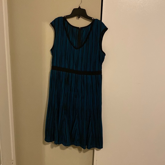 Black and Teal Dress - Picture 1 of 4